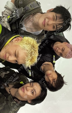 BLINGY Photobook Ver. BLINGY JETS Ver.