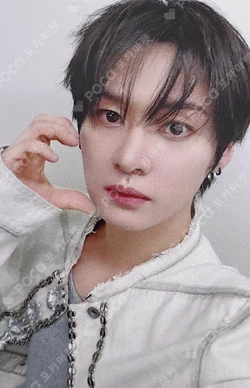 THIS & THAT Blue Dream Media LEE KNOW photocard image