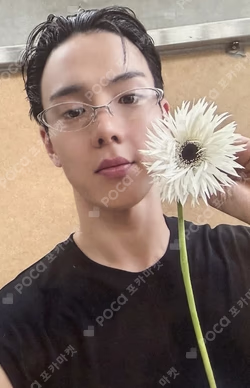 The Phase BROADCAST SHOWNU photocard image