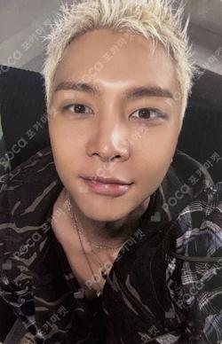 BLINGY Photobook Ver. ASSEMBLE Ver. JOHNNY photocard image