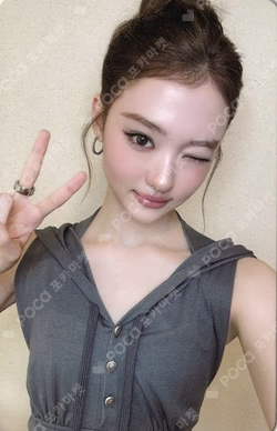 BITE NOW QQ MUSIC ELLA photocard image
