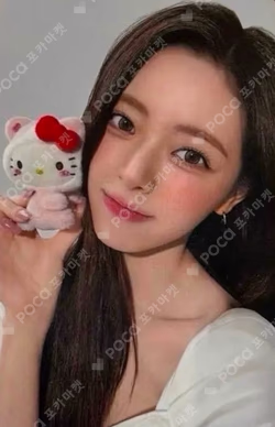 ITZY YUNA photocard image