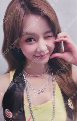 2026-27 BABYMONSTER WORLD TOUR [(CHOOM)] IN JAPAN RANDOM TRADING CARD [A]