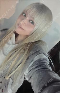 Imagen de la photocard de Lily de NMIXX