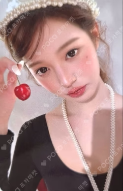 An-Young : ANYUJIN x JANGWONYOUNG Media Exhibition PHOTOBOOK Once Upon a Time Cover B ver.