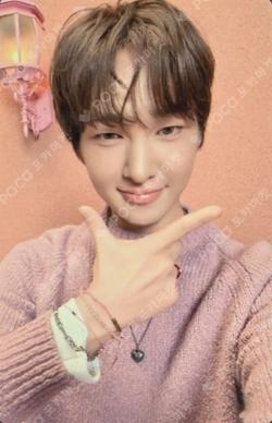Imagen de la photocard de ONEW de SHINee