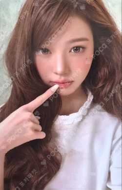 An-Young : ANYUJIN x JANGWONYOUNG Media Exhibition PHOTOBOOK Once Upon a Time Cover B ver.