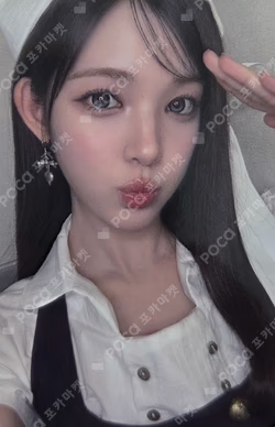 Hearts2Hearts YUHA photocard image