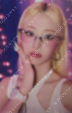 LE SSERAFIM HUH YUNJIN photocard image