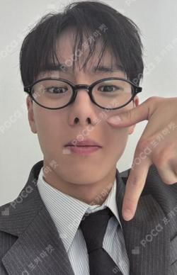 MONSTA X SHOWNU 的小卡圖片