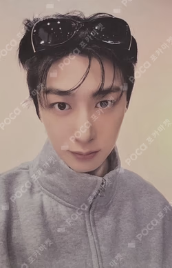 Imagen de la photocard de HYUNGWON de MONSTA X
