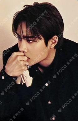 EXO D.O. 的小卡图片