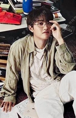 EXO D.O. photocard image