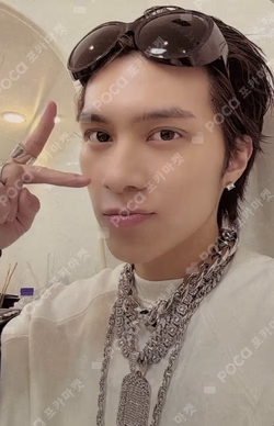 NCT HENDERY photocard image