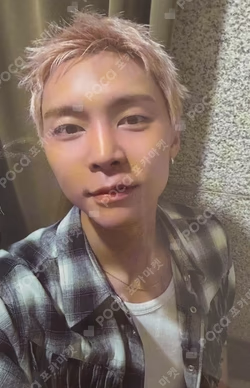 Imagen de la photocard de JOHNNY de NCT