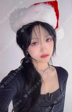 Imagen de la photocard de AHYEON de BABYMONSTER