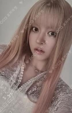 Imagen de la photocard de Lily de NMIXX