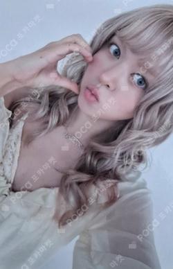 Imagen de la photocard de Lily de NMIXX