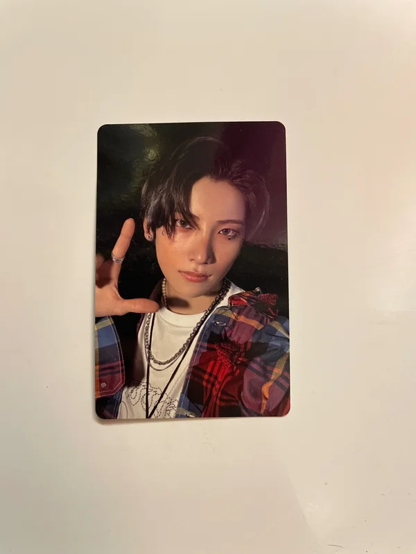 First Howling : NOW LIMITED EDITION A