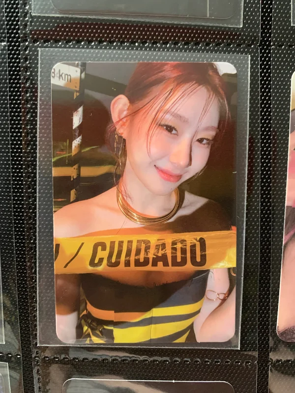 GUESS WHO Chaeryoung Photocard
