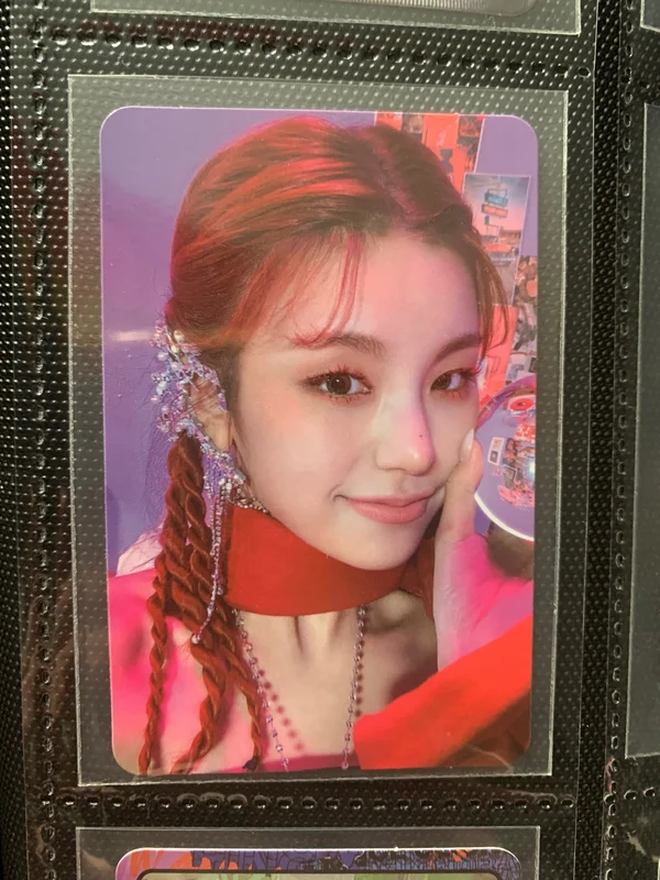 GUESS WHO Yeji Photocard