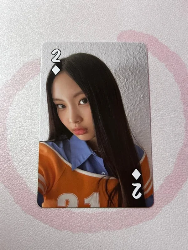 NewJeans 2023 SEASONS GREETINGS