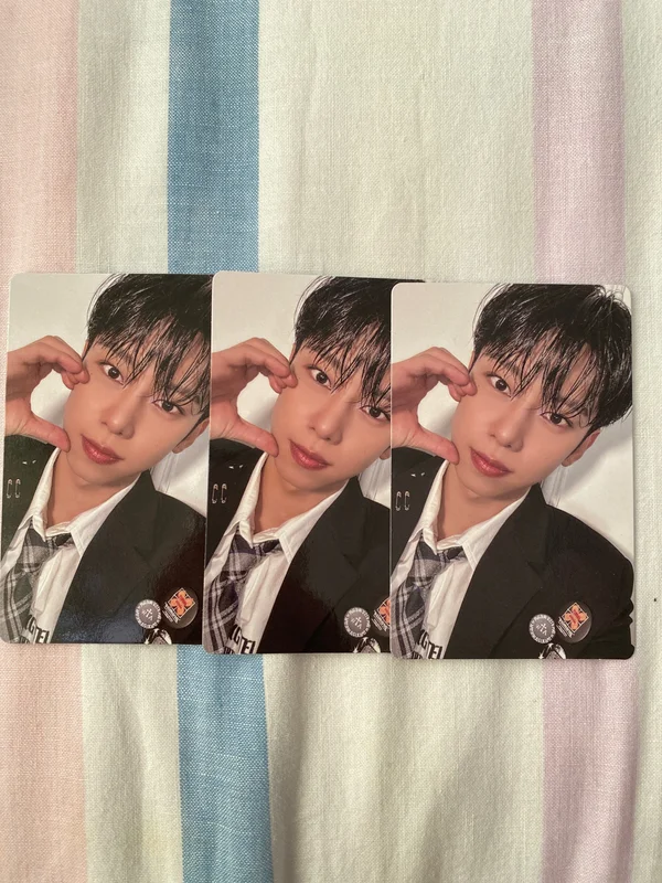 UPSIDE DOWN Photobook VER.