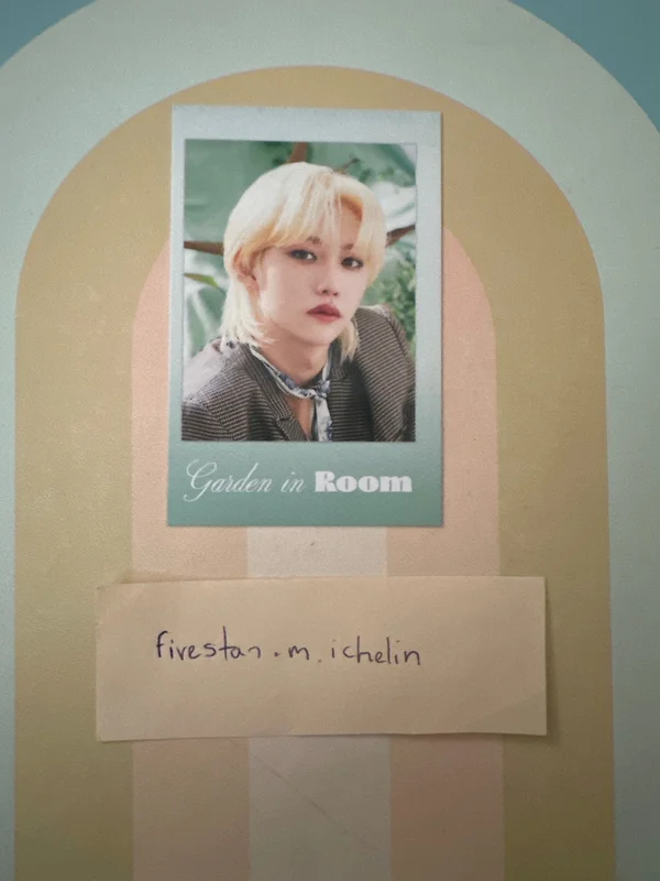 2022 SEASON'S GREETINGS Room,mates