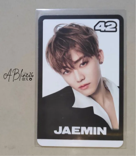 GLITCH ARCADE CENTER POP-UP STORE RANDOM TRADING CARD SET B VER