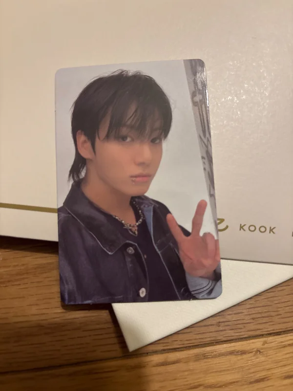 GOLDEN : The Moments WEVERSE