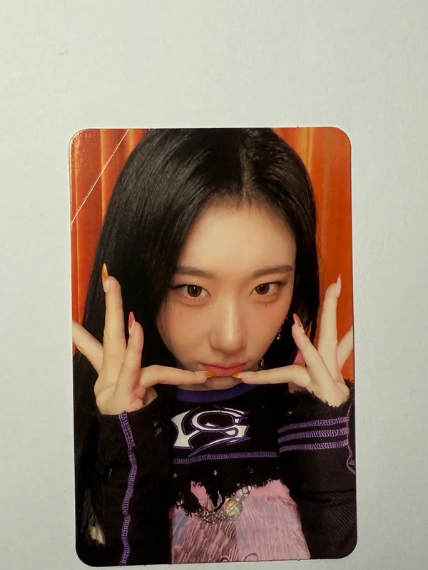 Itzy Cheshire album official photocard (Chaeryeong)
