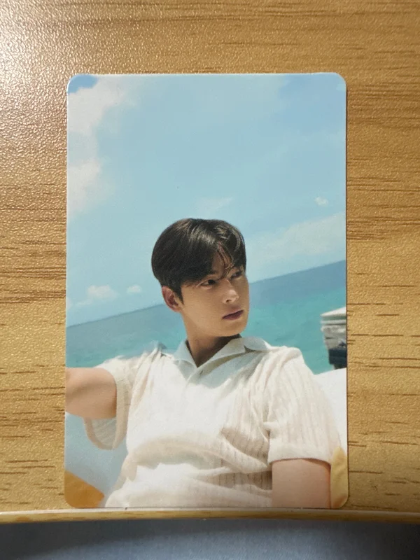 2022 OFFICIAL PHOTO BOOK [MAGAZINE] TRADING CARD