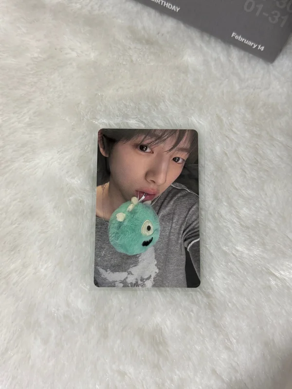 COLOR OUTSIDE THE LINES CORTIS Ball ver.