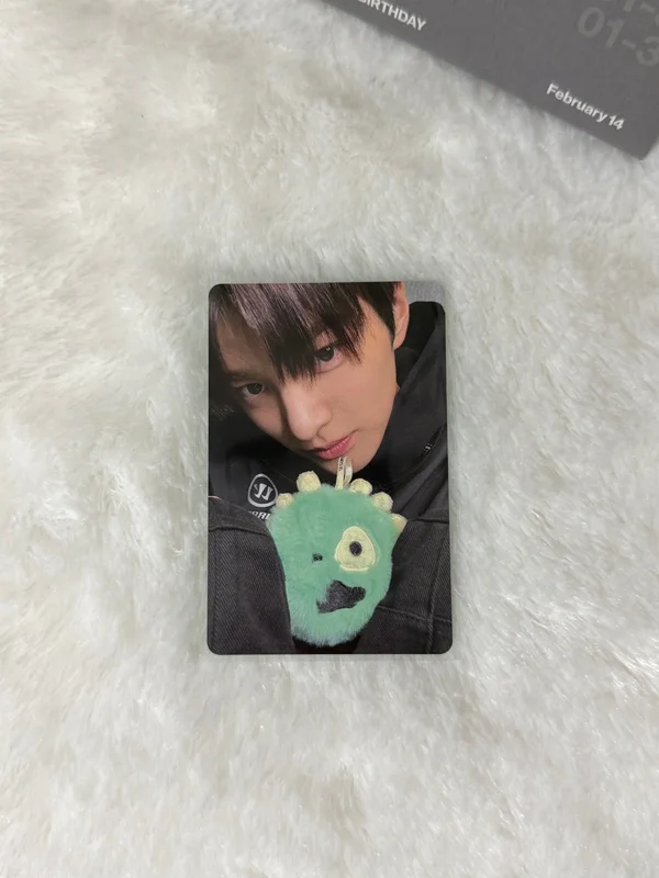 COLOR OUTSIDE THE LINES CORTIS Ball ver.