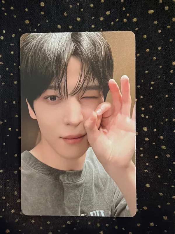 ATEEZ 7TH ANNIVERSARY OFFICIAL POP-UP '8ROOM' RANDOM PHOTOCARD PACK ver.A