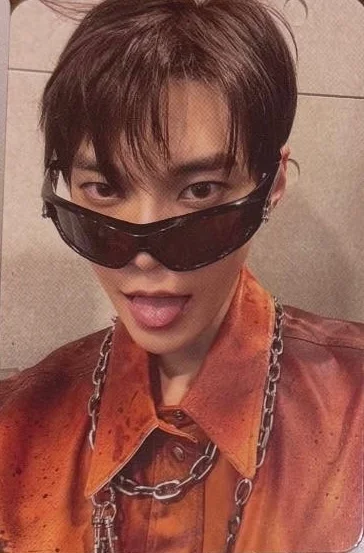 2 Baddies Photobook Ver. FASTER Ver.