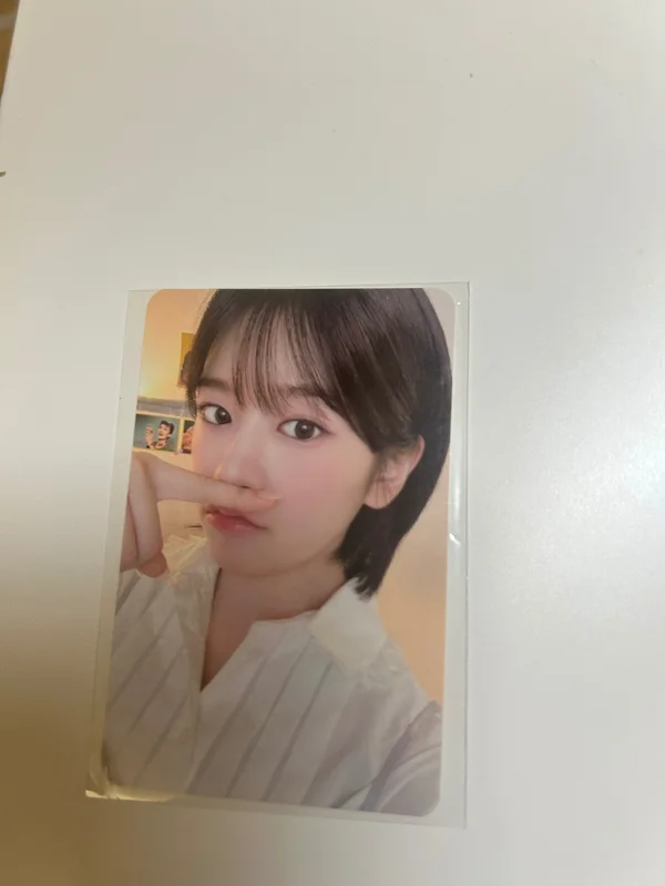 Ive Yujin Seasons greetings 2024