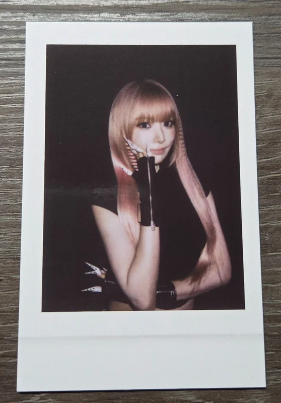 LE SSERAFIM 2026 F/W POP UP Instant Photo Card