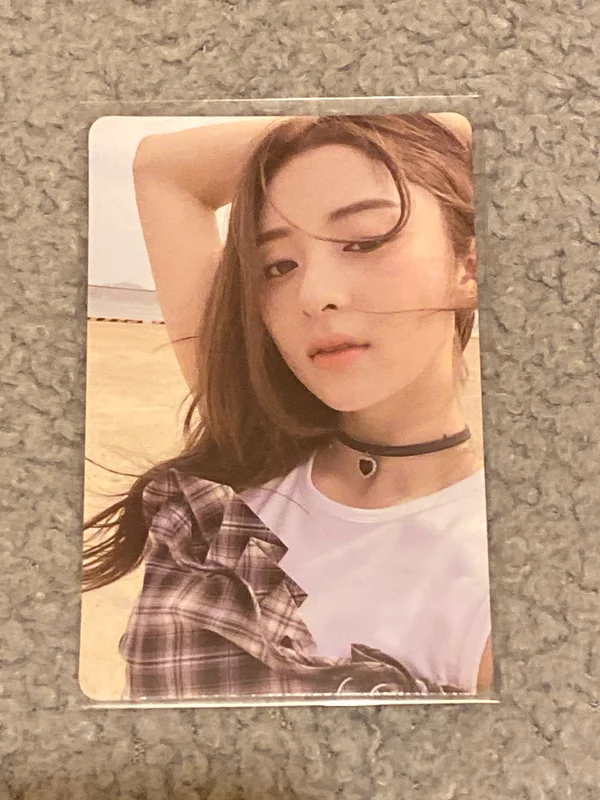 ANTIFRAGILE COMPACT Ver. HUH YUNJIN