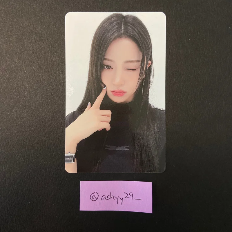 LE SSERAFIM YUNJIN - Unforgiven Weverse Ver.