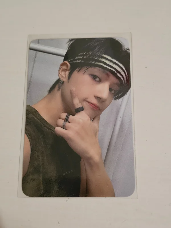 THE WORLD EP.2 : OUTLAW OFFICIAL POP-UP STORE RANDOM ACRYLIC STAND