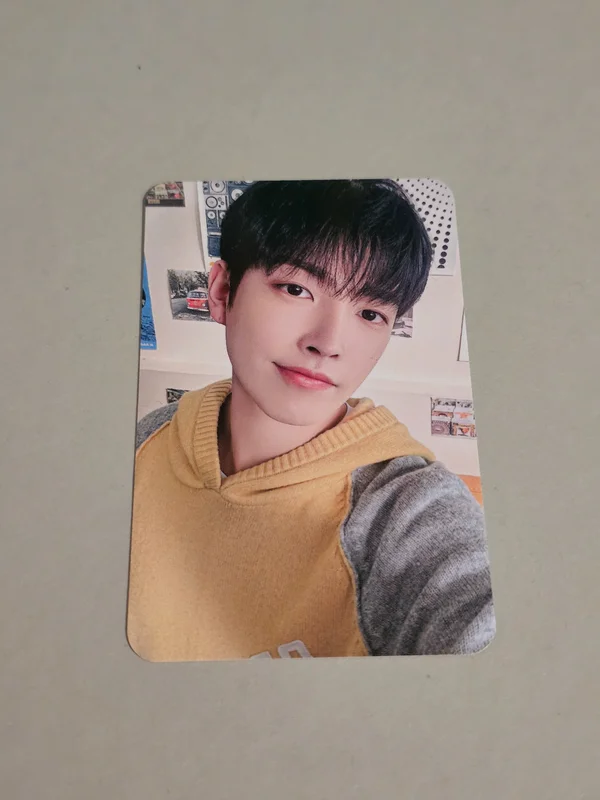 ATEEZ HONGJOONG '2025 SEASON'S GREETINGS YES24' Photocard | Sold