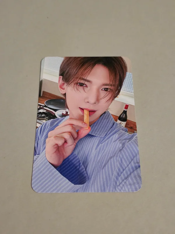 2025 SEASON'S GREETINGS YES24