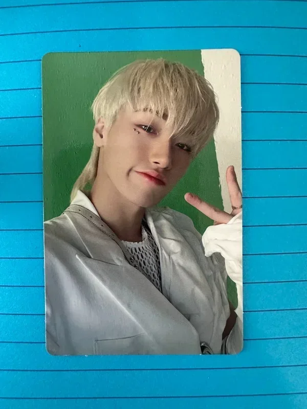 THE WORLD EP.1 : MOVEMENT DIGIPAK VER. hello82