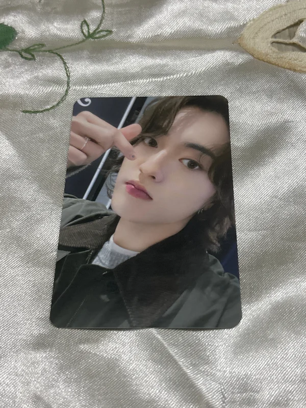 TREASURE TOUR [HELLO] TREASURE ACRYLIC PHOTO CARD HOLDER