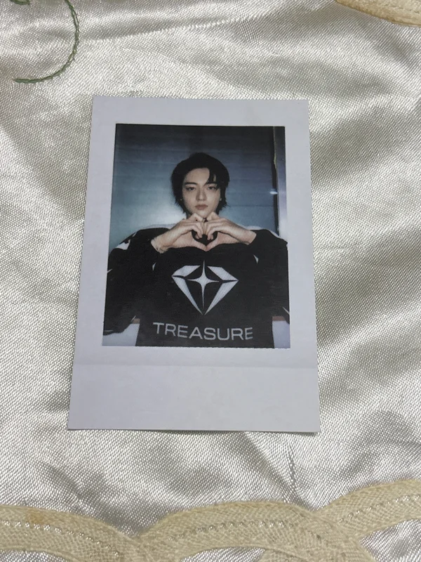 TREASURE 2025 SEASONS GREETINGS