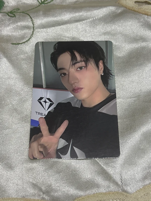 TREASURE 2025 SEASONS GREETINGS