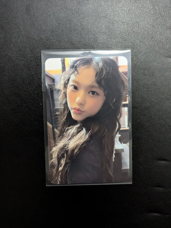 Haerin NewJeans photocard