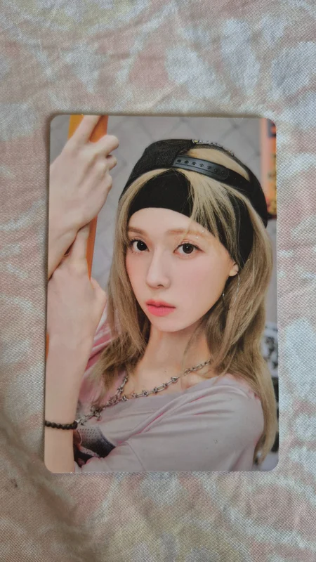 2025 SEASON'S GREETINGS APPLEMUSIC