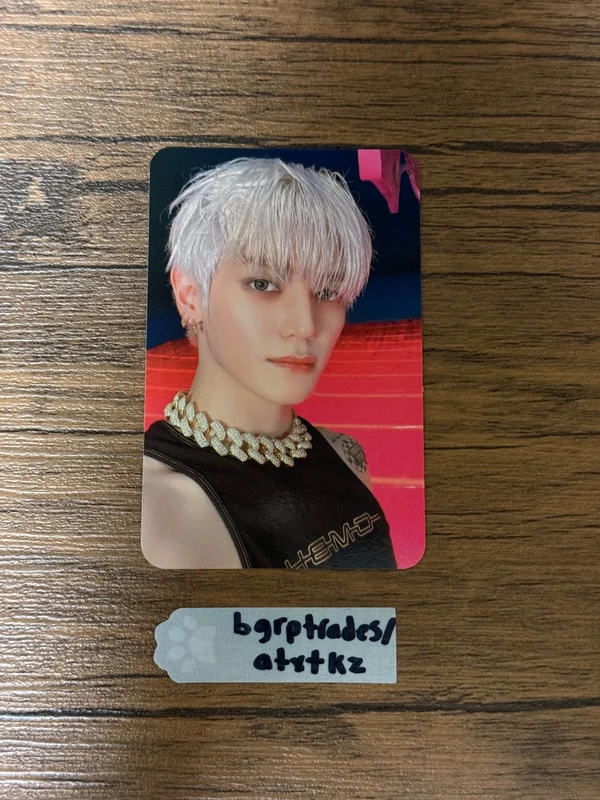 2 Baddies '질주' STREET ACRYLIC STAND KEY RING